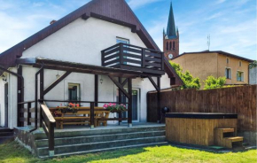 Pet Friendly Home In Gardna Wielka With Jacuzzi, Gardna Wielka